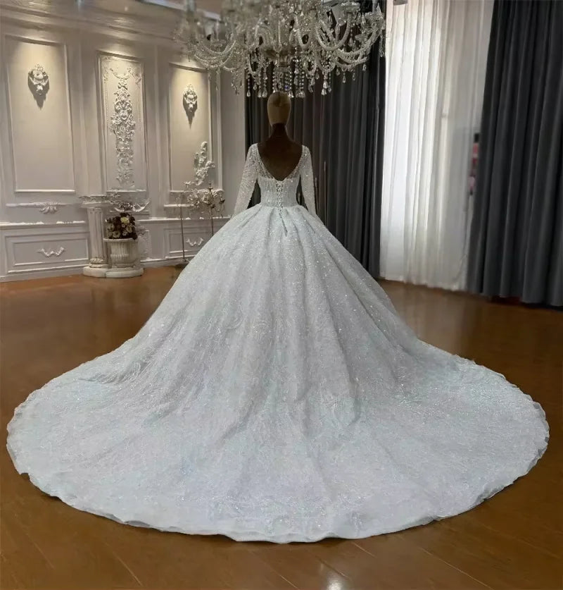 Robe de mariée en dentelle à encolure cœur – CLEVI Paris