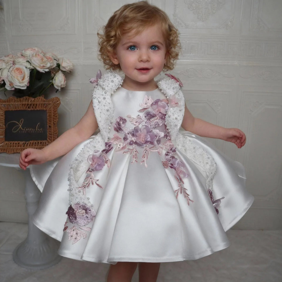 Robe princesse fille blanche brodée – CLEVI Paris
