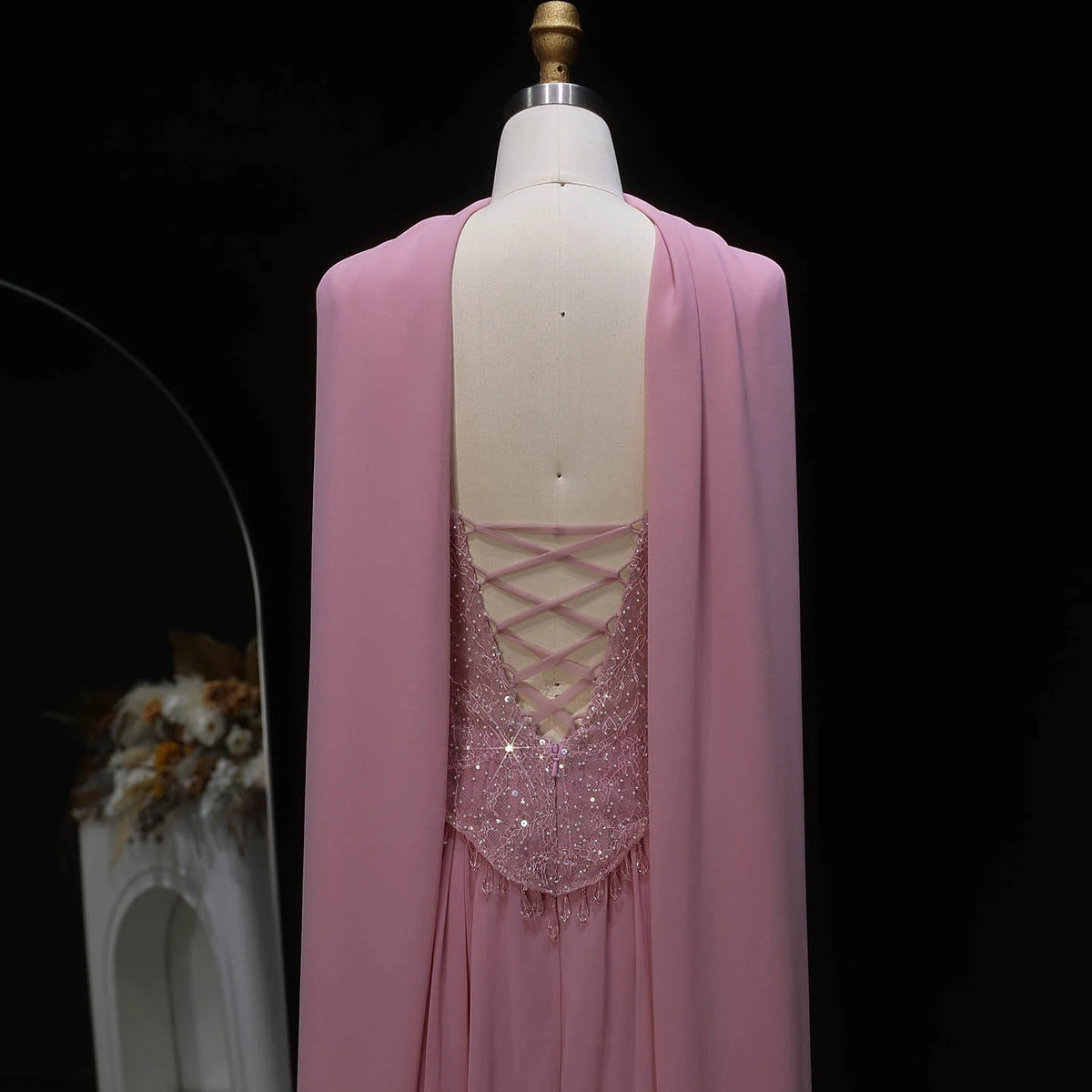 Robe de soirée rose perlée avec écharpe – CLEVI Paris