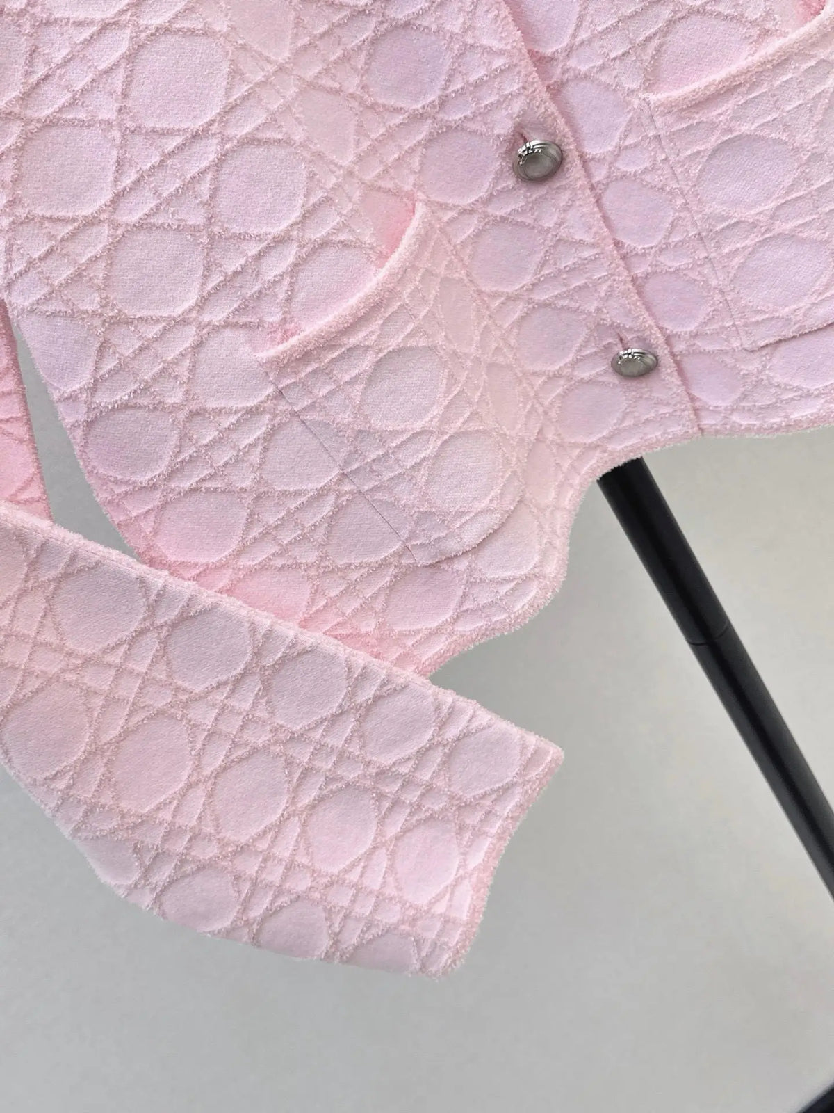 Cardigan femme rose à losanges en relief – CLEVI Paris