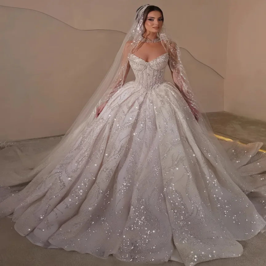 Robe de mariée satinée ligne A à col V – CLEVI Paris
