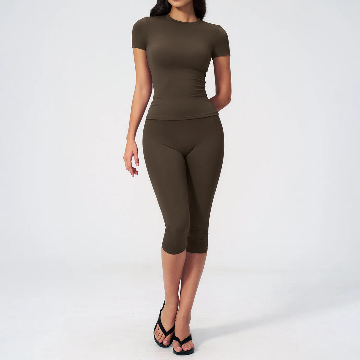 Ensemble yoga femme brassière et legging capri – CLEVI Paris