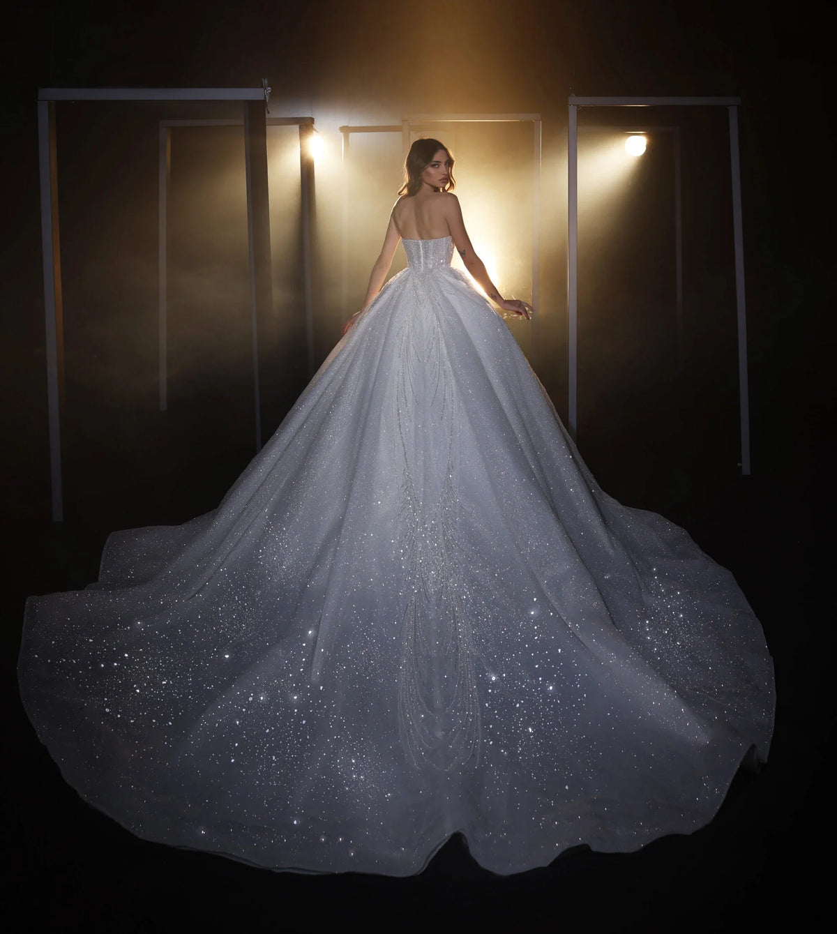Robe de mariée princesse perlée sans bretelles – CLEVI Paris