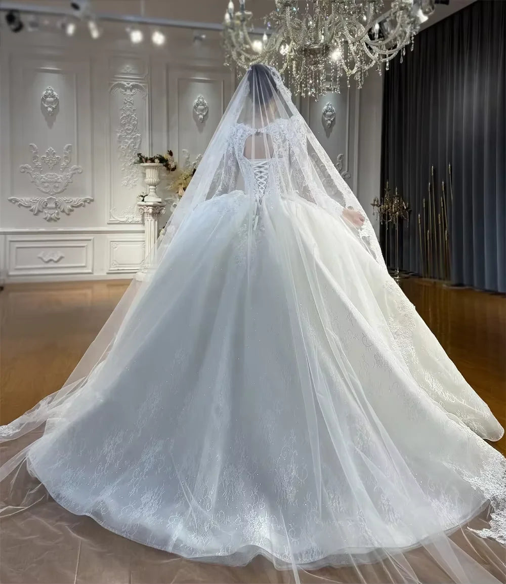 Robe de mariée en dentelle plissée – CLEVI Paris