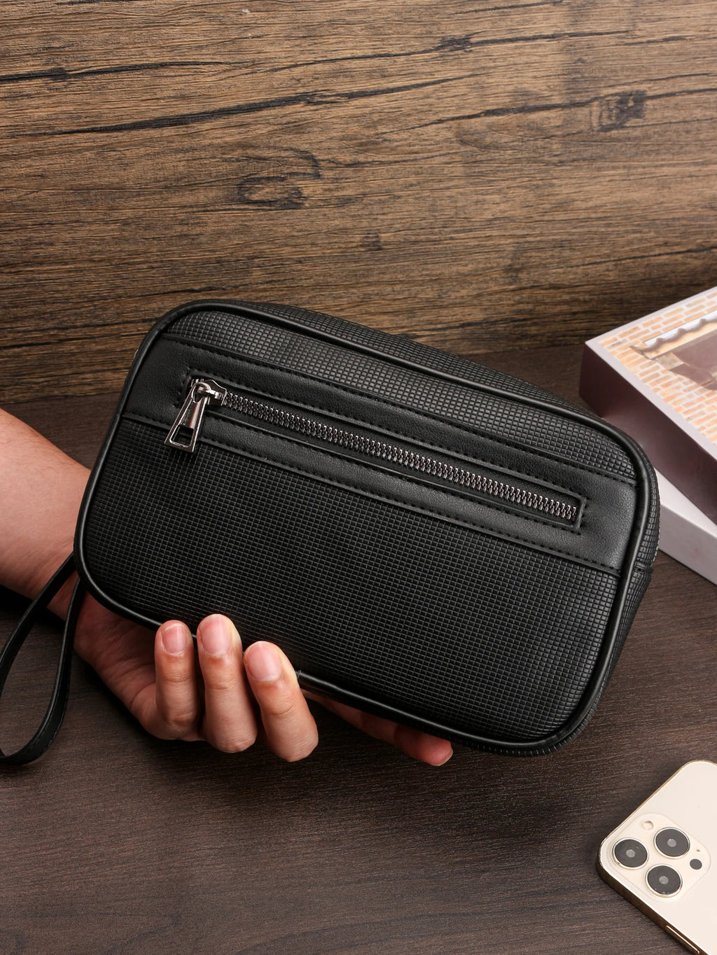 Pochette noire minimaliste KAIDUCH – CLEVI Paris