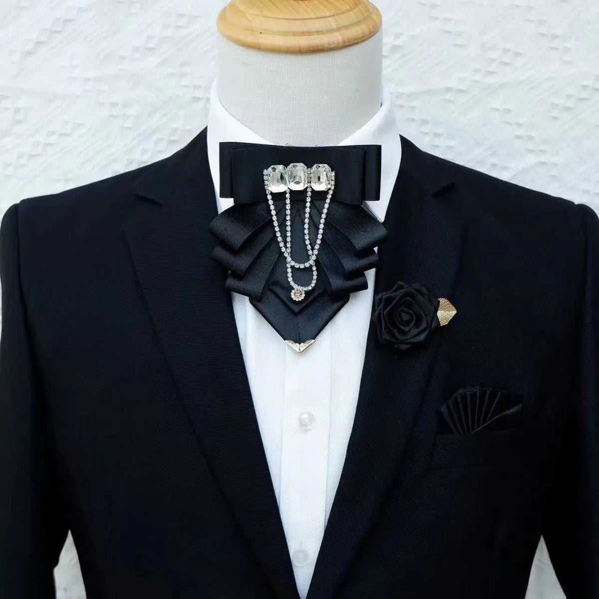 Ensemble nœud papillon 3 pièces, broche et fleurs – CLEVI Paris