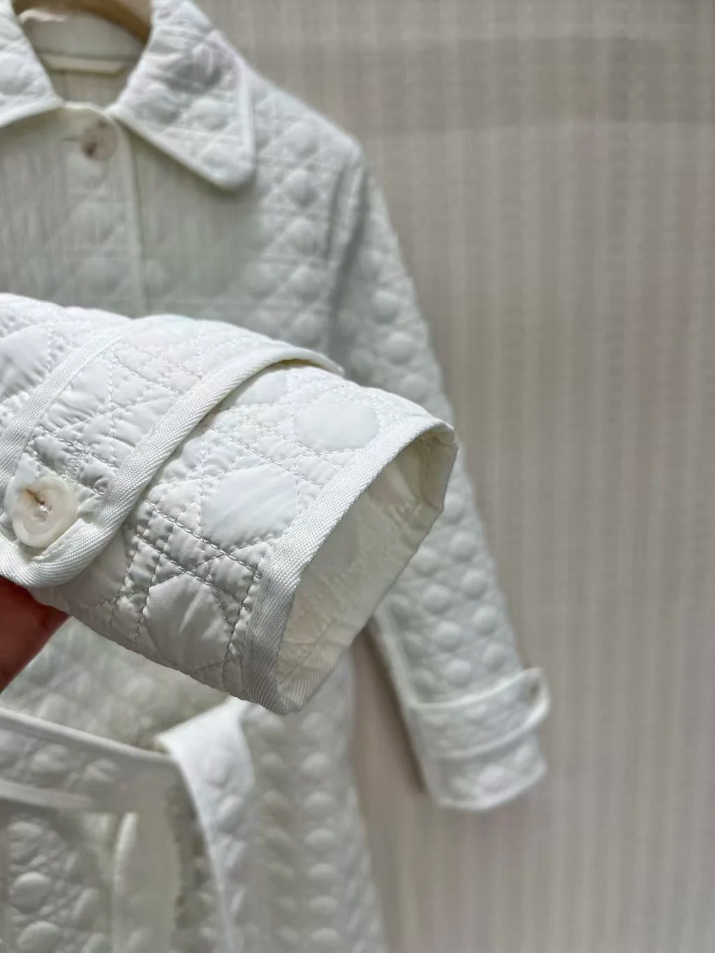 Veste longue matelassée femme à ceinture – CLEVI Paris