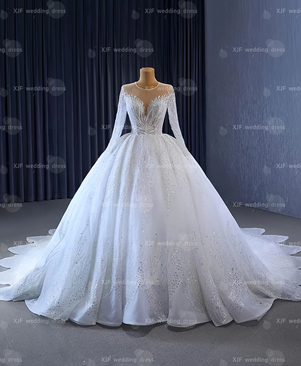 Robe de mariée princesse à cristaux et sequins – CLEVI Paris