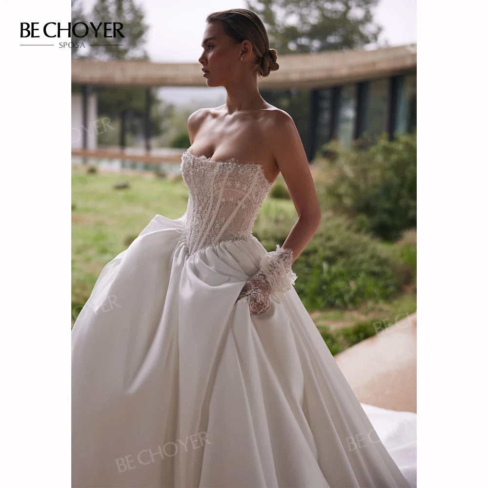 Robe de mariée satinée ligne A bustier – CLEVI Paris