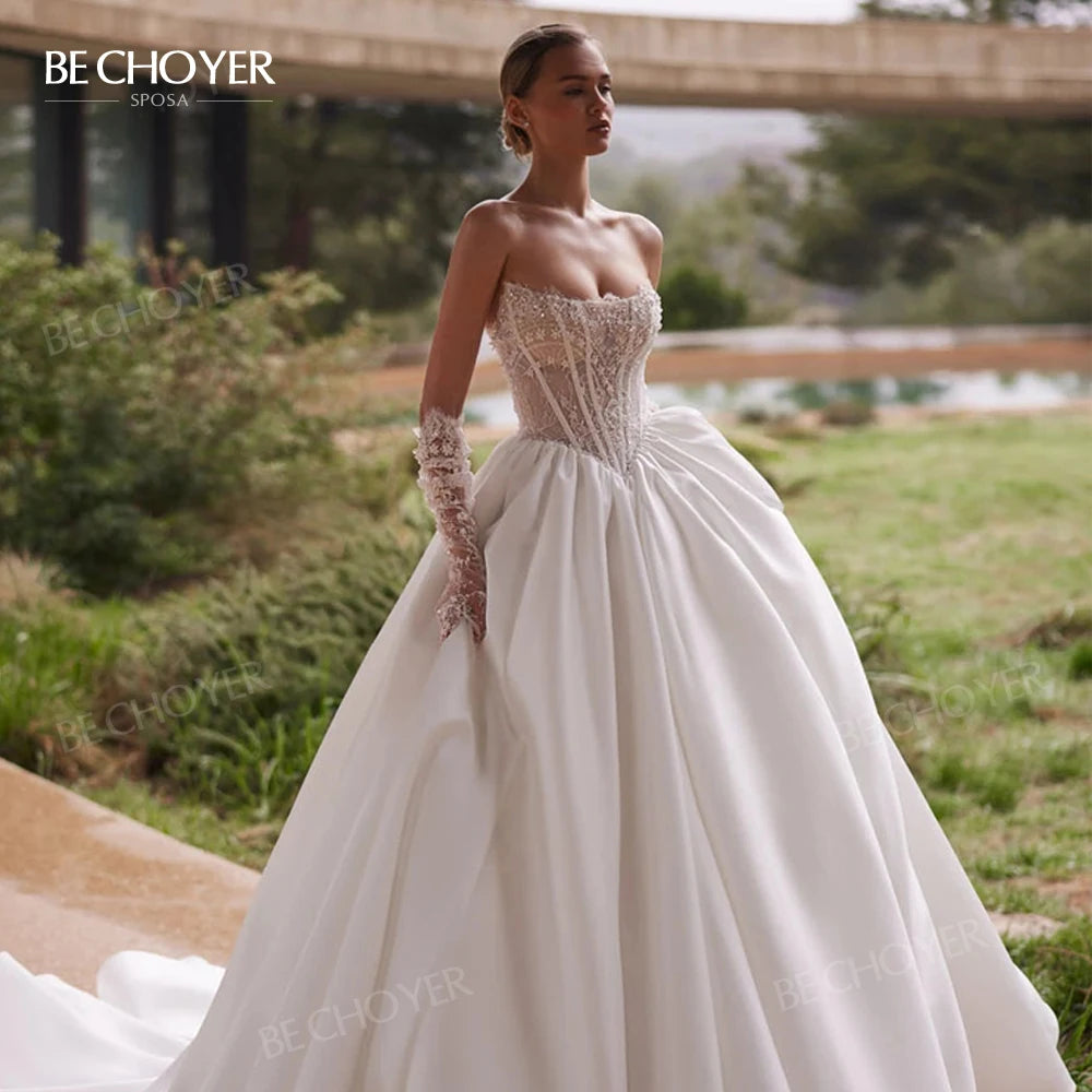 Robe de mariée satinée ligne A bustier – CLEVI Paris
