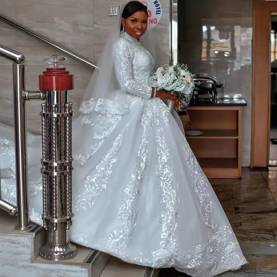 Robe de mariée satinée sur mesure – CLEVI Paris