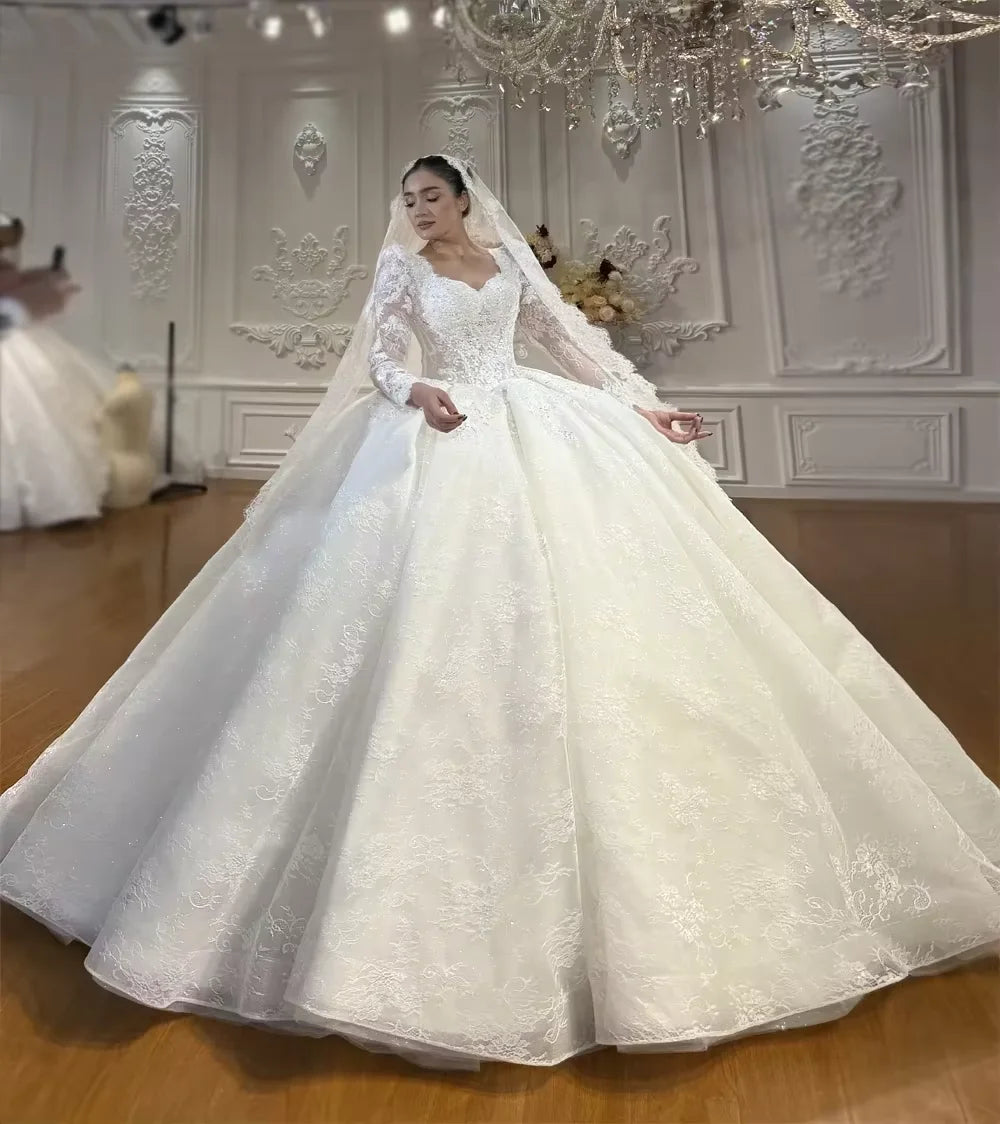 Robe de mariée en dentelle plissée – CLEVI Paris