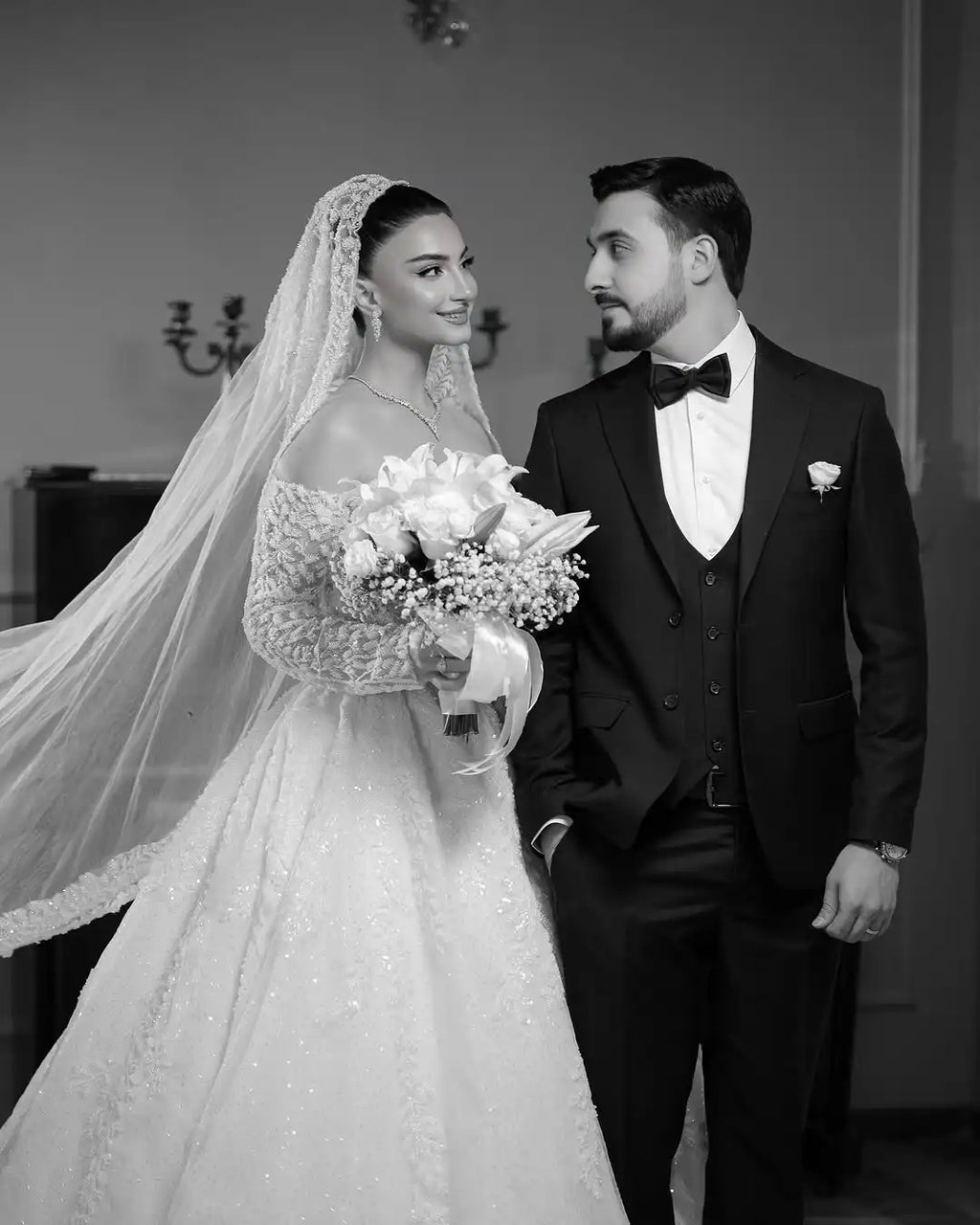 Robe de mariée princesse perlée à col cœur – CLEVI Paris