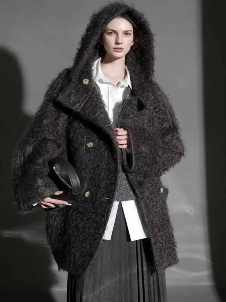 Manteau femme texturé à capuche et boutonnage – CLEVI Paris