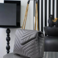 Sac Épaule Femme Matelassé Chevron Chaînes Dorées Trapèze – CLEVI Paris