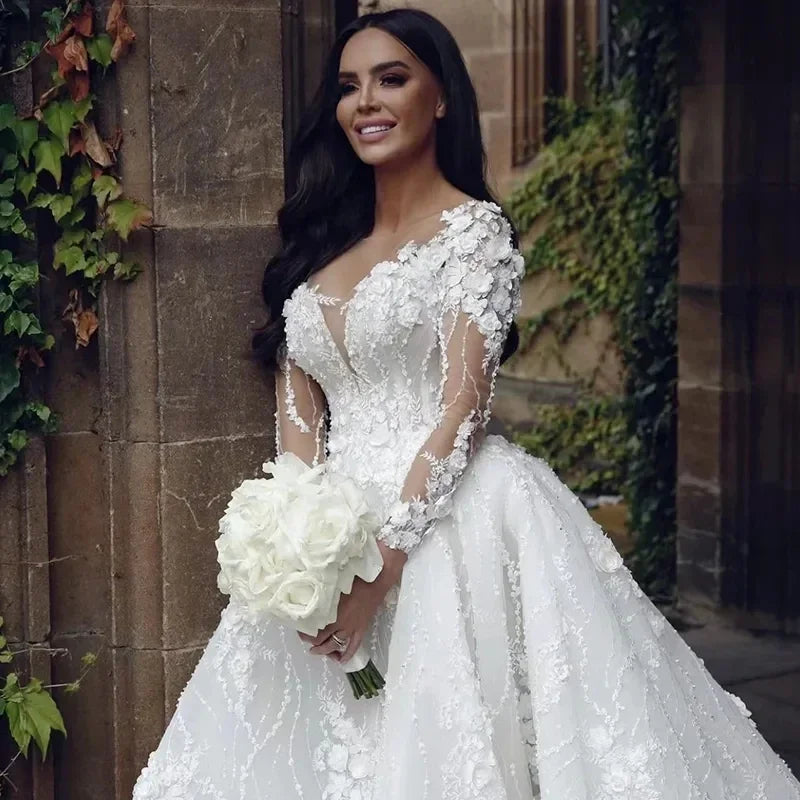 Robe de mariée trapèze en dentelle à fente latérale – CLEVI Paris