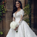 Robe de mariée trapèze en dentelle à fente latérale – CLEVI Paris