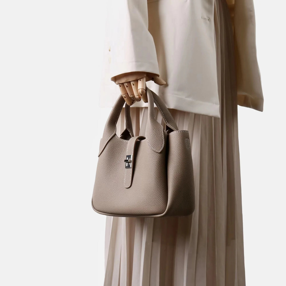 Sac seau femme en cuir à poches – CLEVI Paris