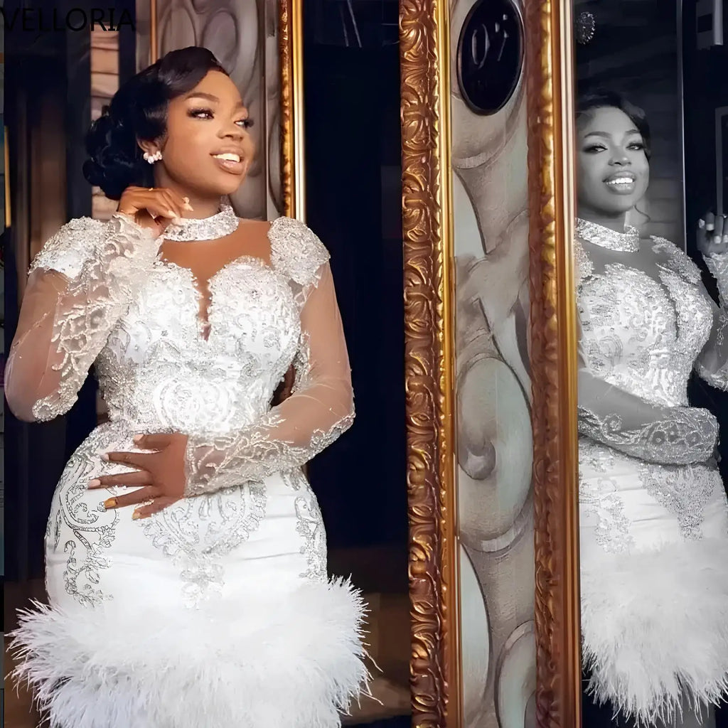 Robe de cocktail en dentelle à plumes – CLEVI Paris