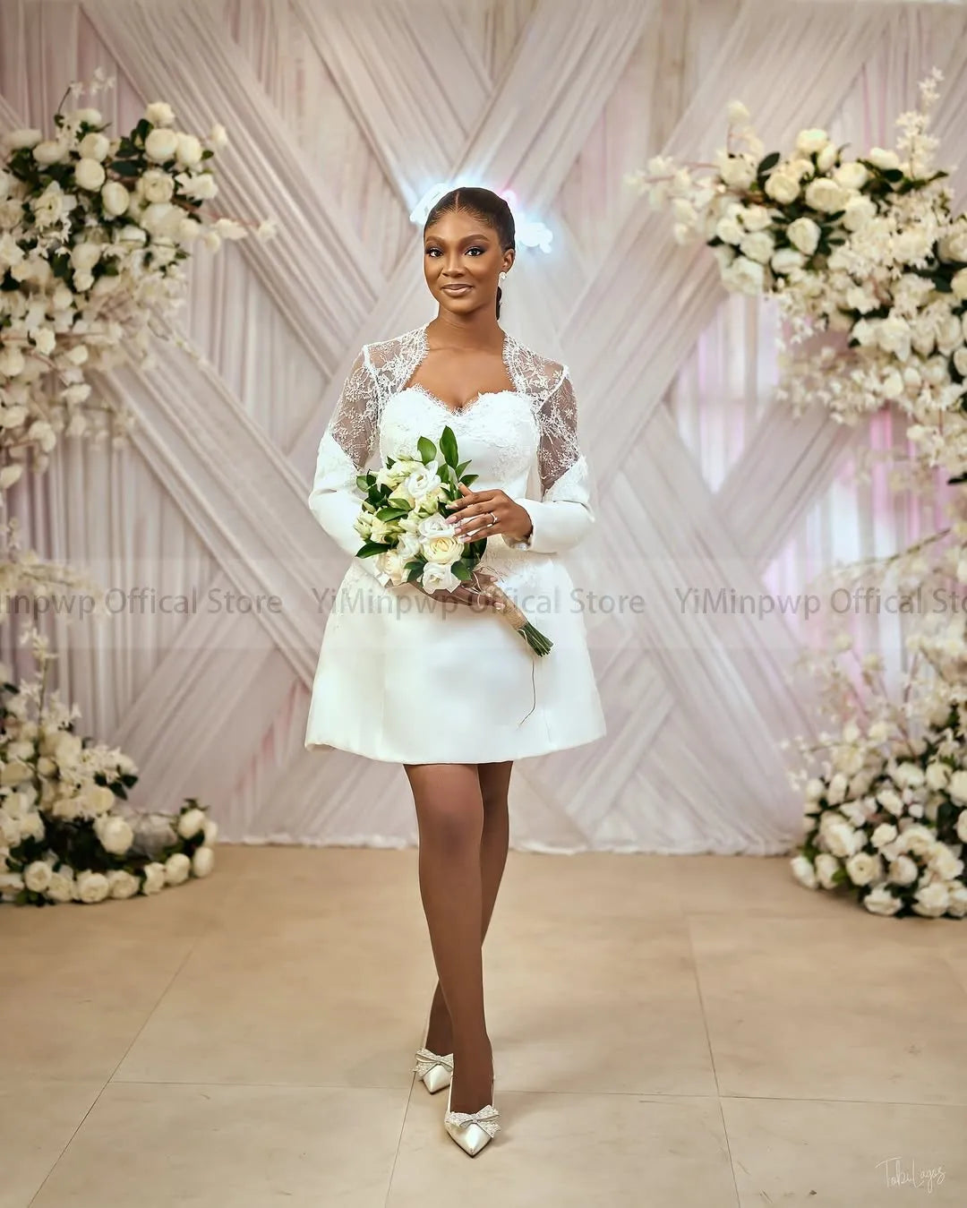 Robe de mariée courte décolleté cœur dentelle – CLEVI Paris
