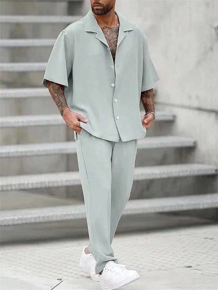 Ensemble 2 Pièces Homme Chemise Imprimée 3D Col Cranté + Pantalon Casual Voyage – 26 Motifs, S à 2XL – CLEVI Paris