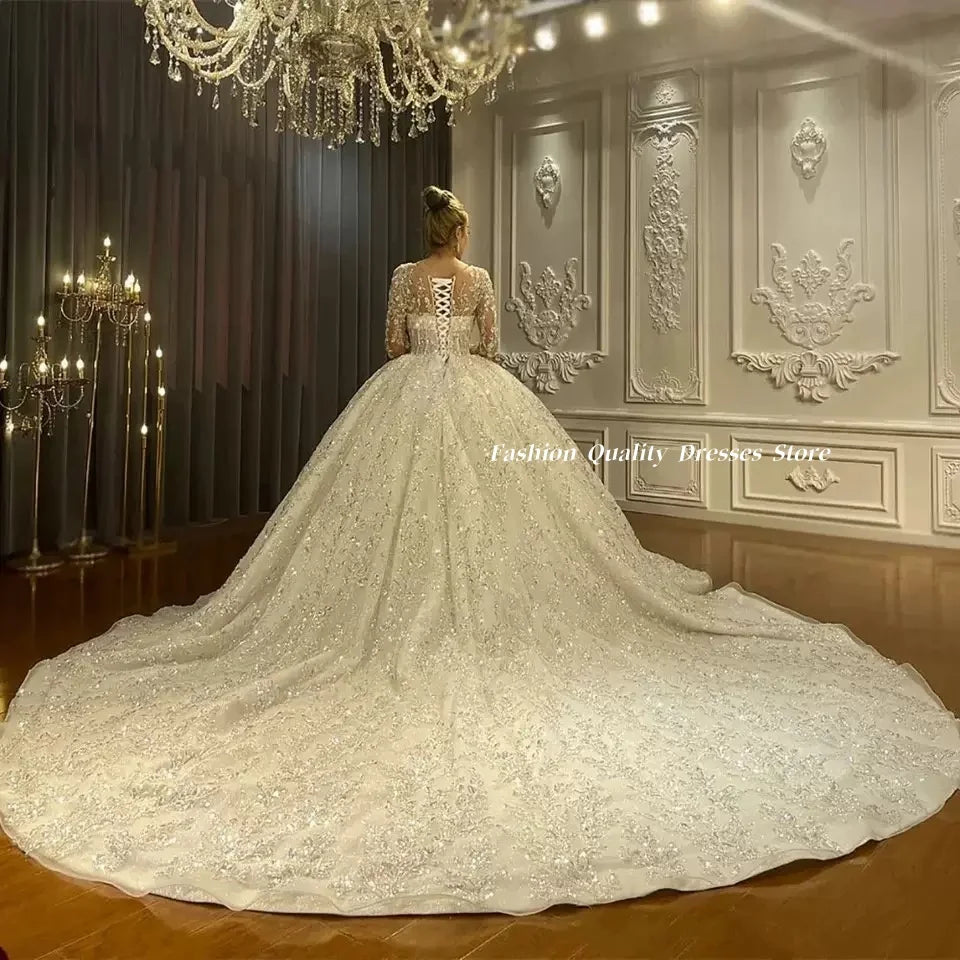 Robe de mariée manches longues, col V – CLEVI Paris