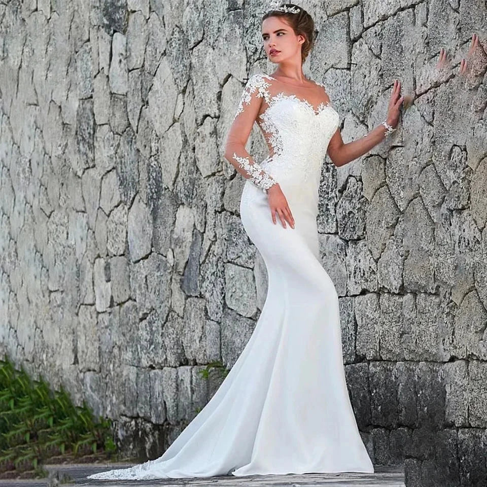 Robe de mariée sirène satinée col rond – CLEVI Paris