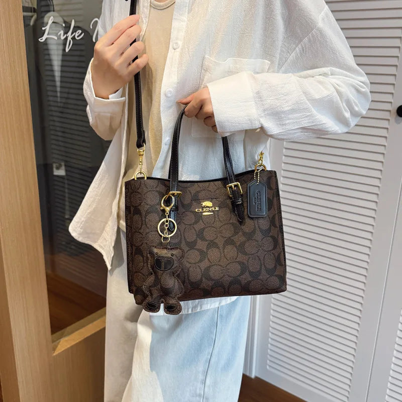 Mini Tote Bag Femme Monogramme & Breloque Ours Bandoulière Ajustable – CLEVI Paris