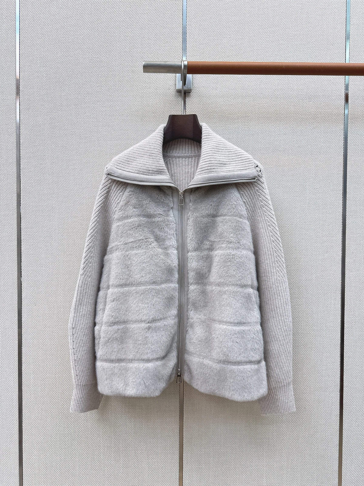 Veste femme en maille et fausse fourrure – CLEVI Paris