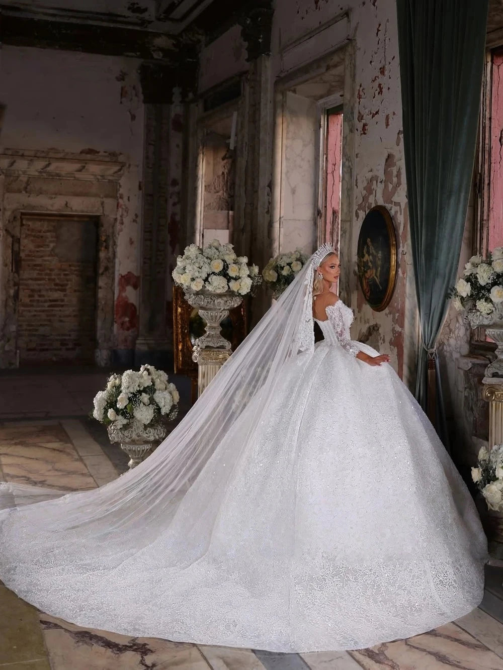 Robe de mariée princesse perlée en dentelle – CLEVI Paris