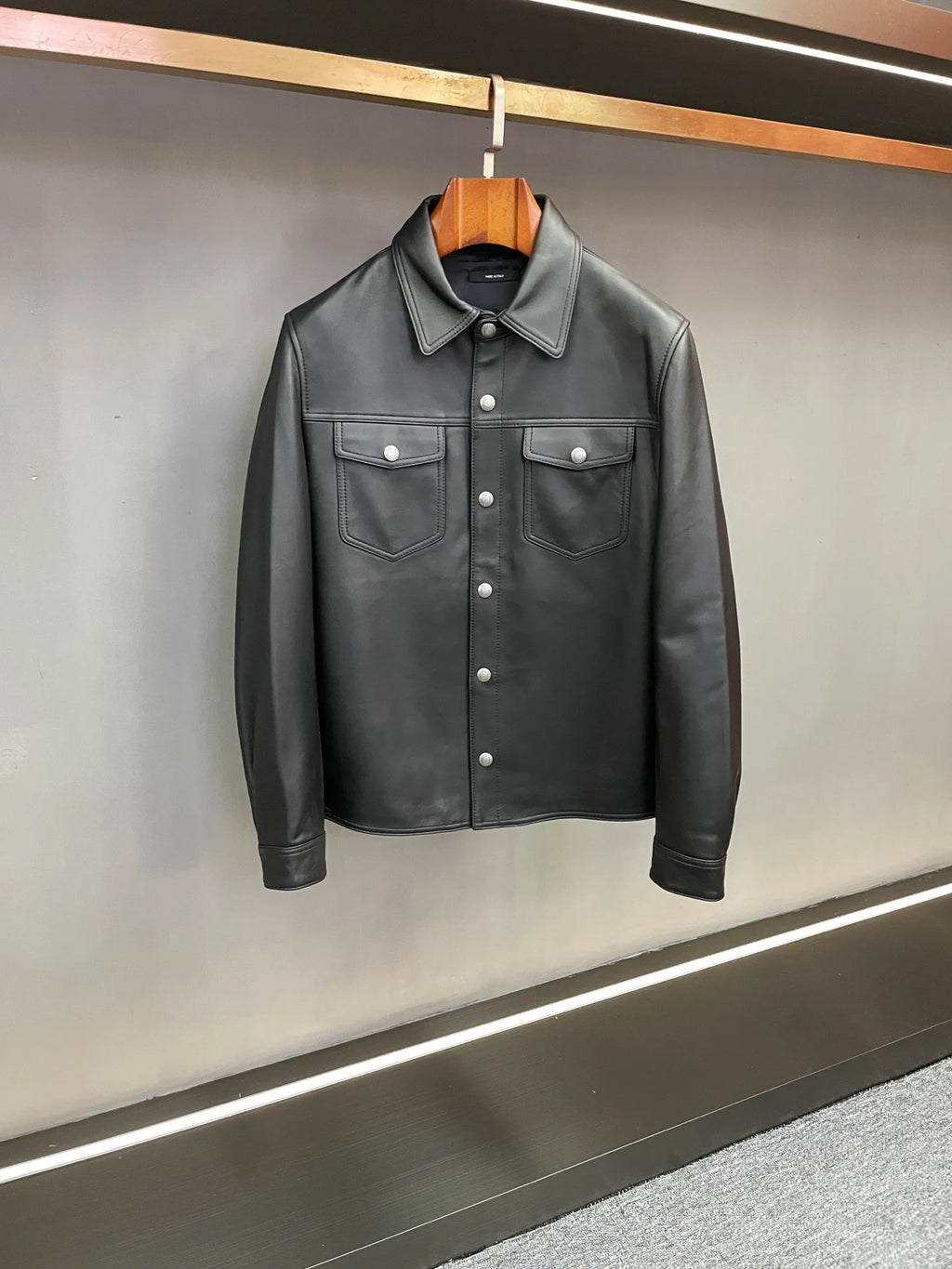 Veste homme en cuir noir à boutons-pression – CLEVI Paris
