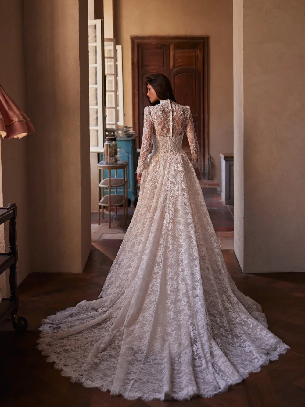 Robe de mariée sirène en dentelle à col haut – CLEVI Paris