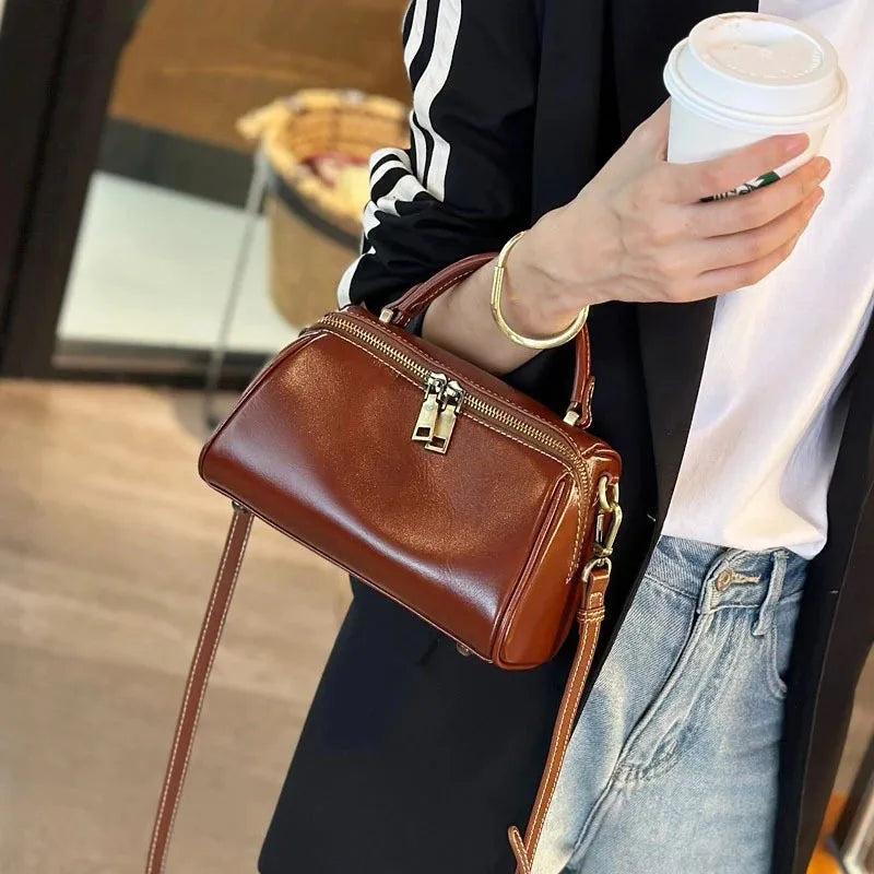 Pochette femme en cuir pleine fleur – CLEVI Paris