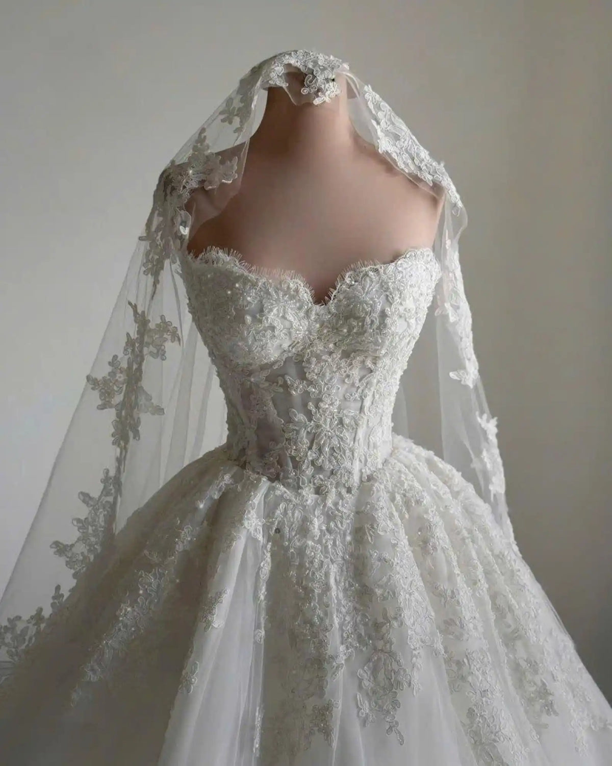 Robe de mariée tulle épaules dénudées – CLEVI Paris