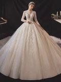 Robe de mariée princesse en dentelle à col V – CLEVI Paris