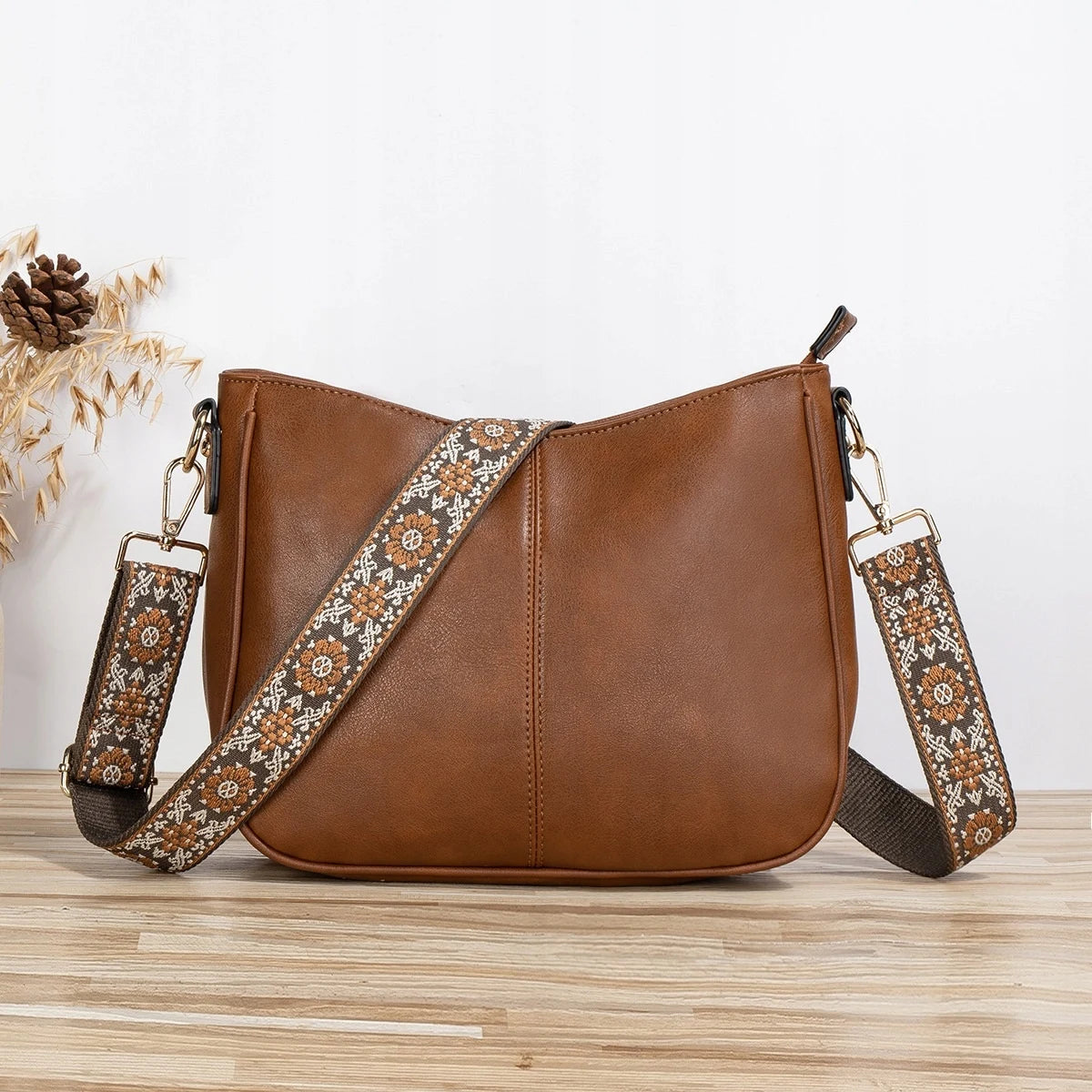 Sac à Main Femme Cuir Écologique Marron Quincaillerie Dorée Bandoulière Réglable – CLEVI Paris