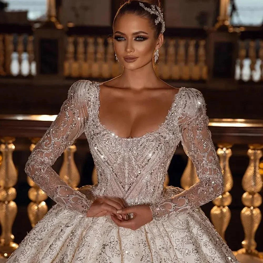 Robe de mariée en tulle à col carré – CLEVI Paris