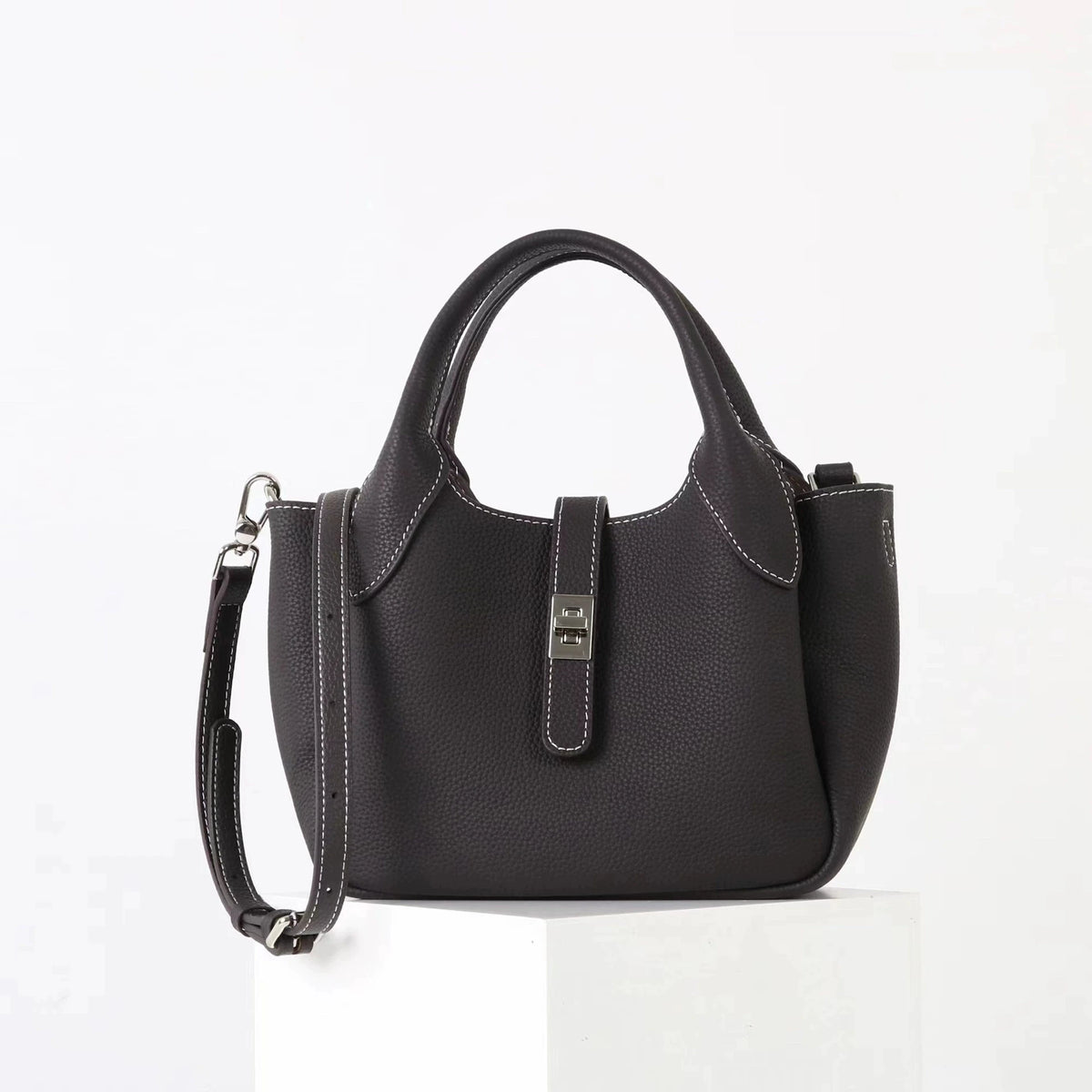 Sac seau femme en cuir à poches – CLEVI Paris