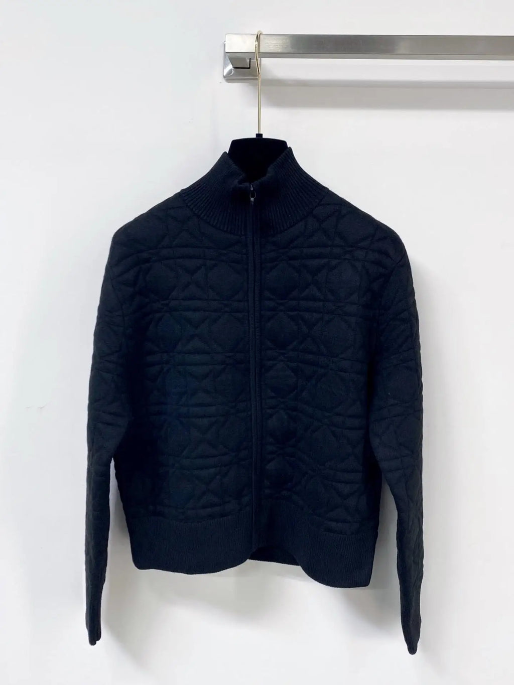 Veste matelassée femme brodée à col montant – CLEVI Paris