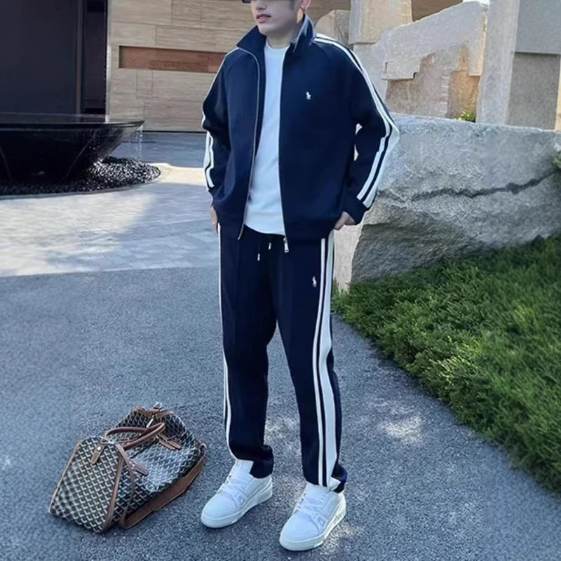 Ensemble Survêtement Homme MD – Veste Col Montant Zippé + Pantalon Cordon Rayures – 2 Coloris, M à 4XL – CLEVI Paris