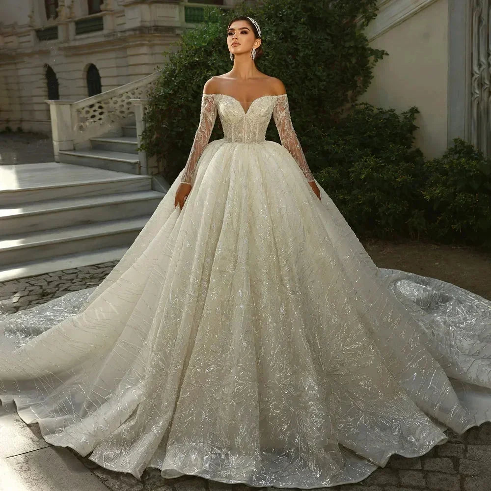 Robe de mariée épaules nues perlée – CLEVI Paris