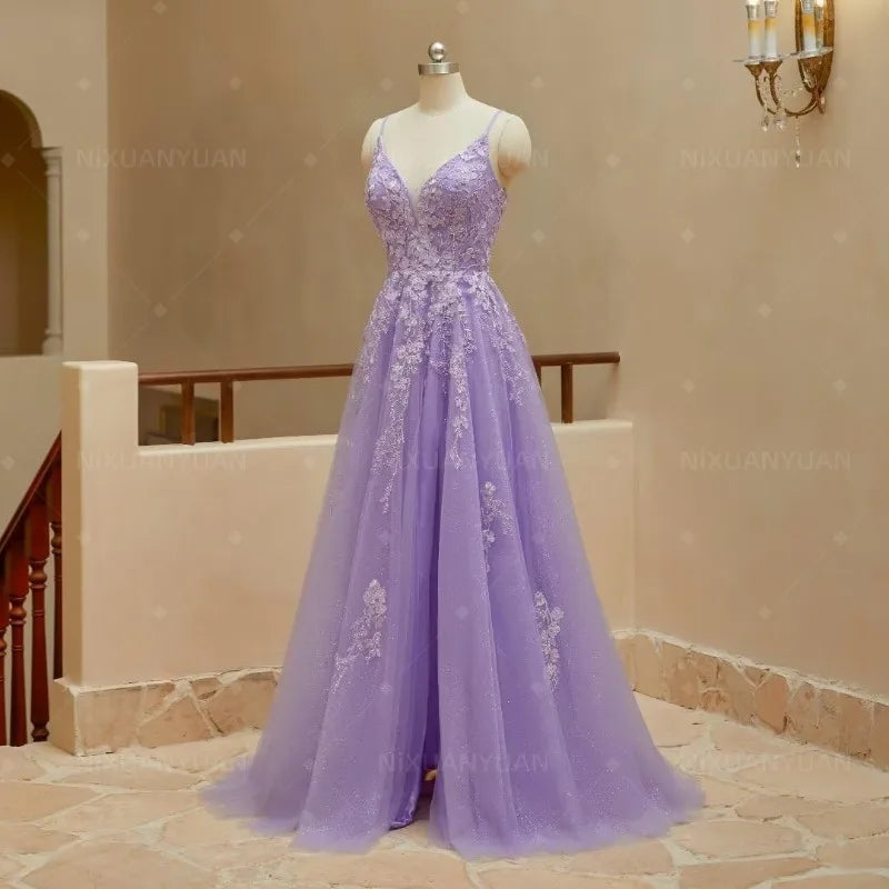 Robe de mariée en tulle ligne A col V – CLEVI Paris