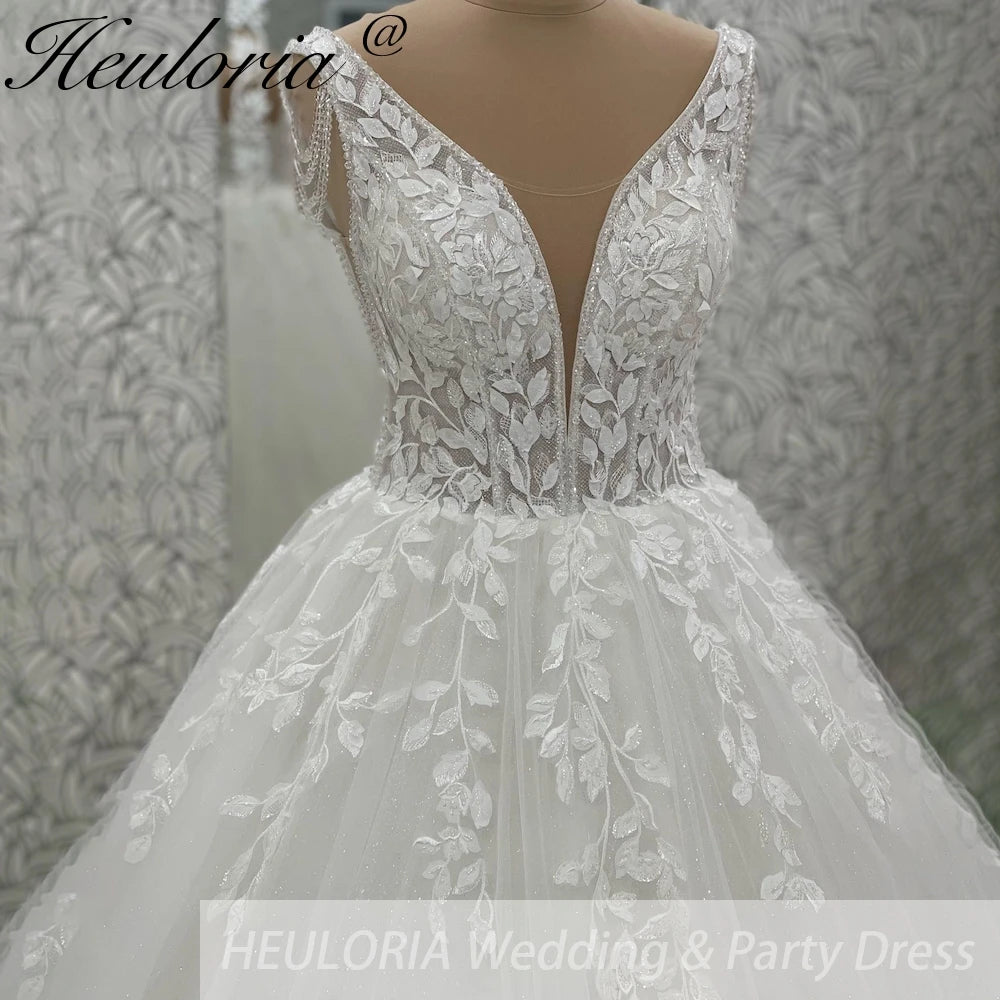 Robe de mariée ligne A en dentelle col en V – CLEVI Paris