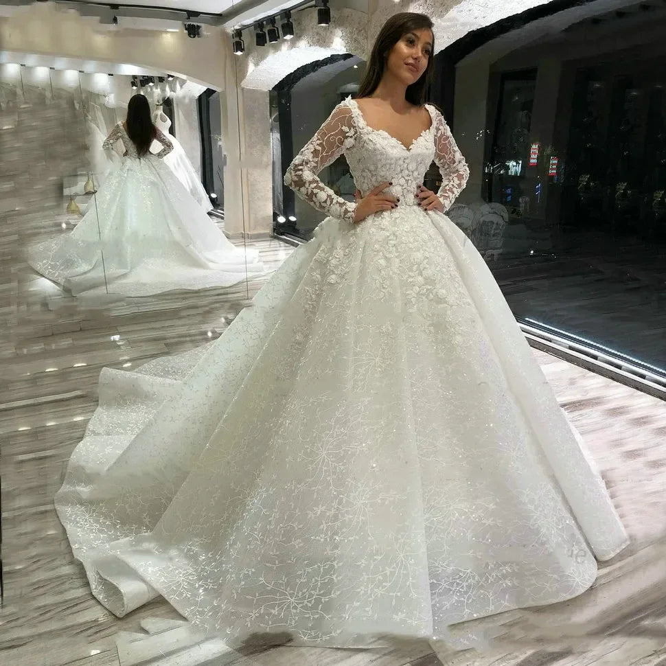 Robe de mariée perlée à dos ouvert – CLEVI Paris