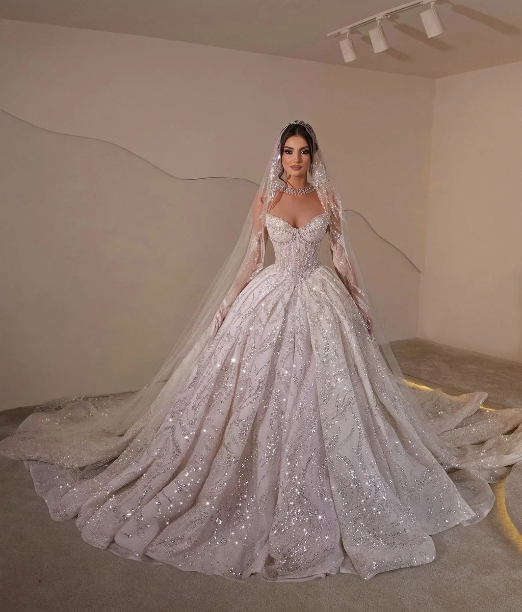 Robe de mariée satinée ligne A à col V – CLEVI Paris