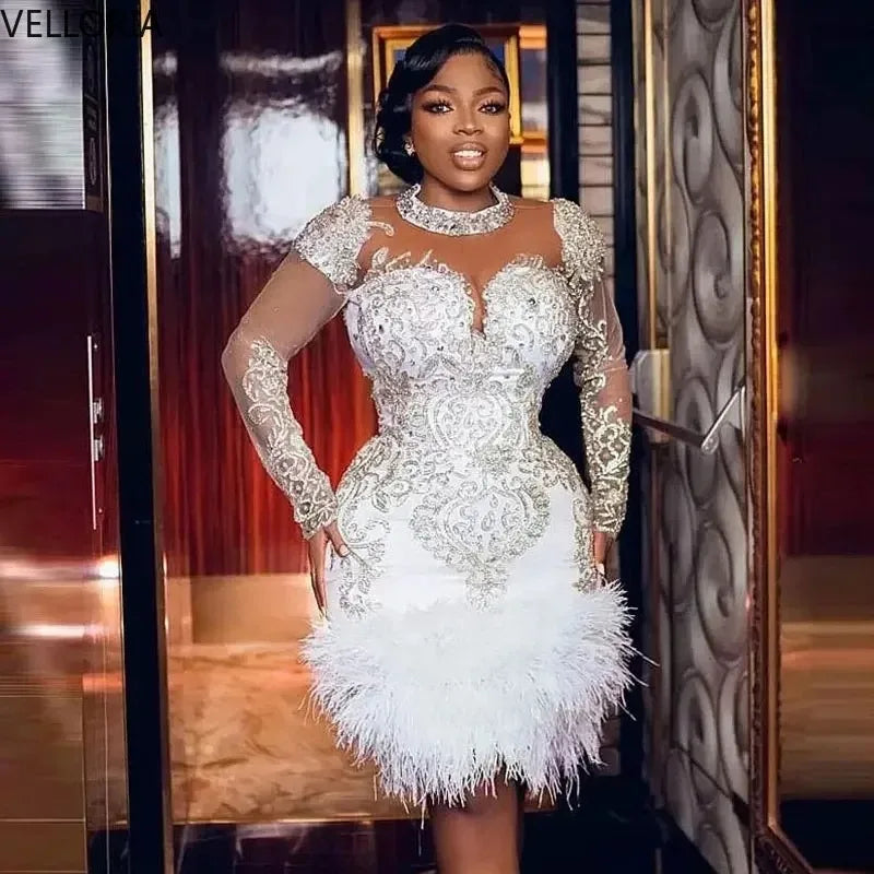 Robe de cocktail en dentelle à plumes – CLEVI Paris