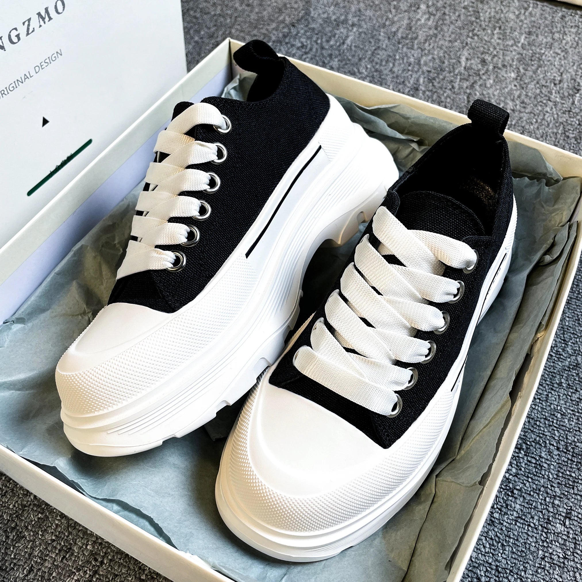 Sneakers Unisexe Canvas Semelle Épaisse Rehaussante Noir & Blanc – CLEVI Paris
