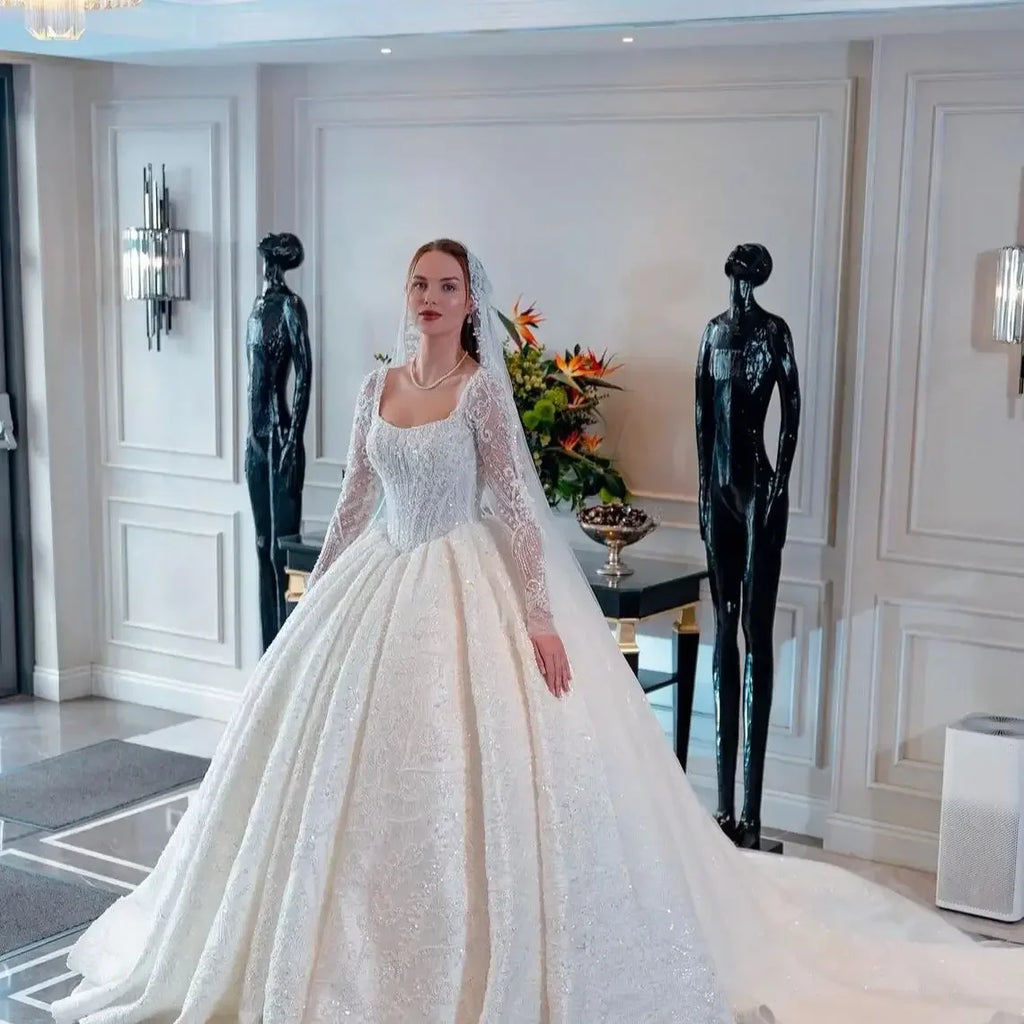 Robe de mariée princesse col carré – CLEVI Paris
