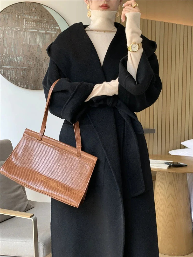 Manteau femme à capuche et ceinture – CLEVI Paris