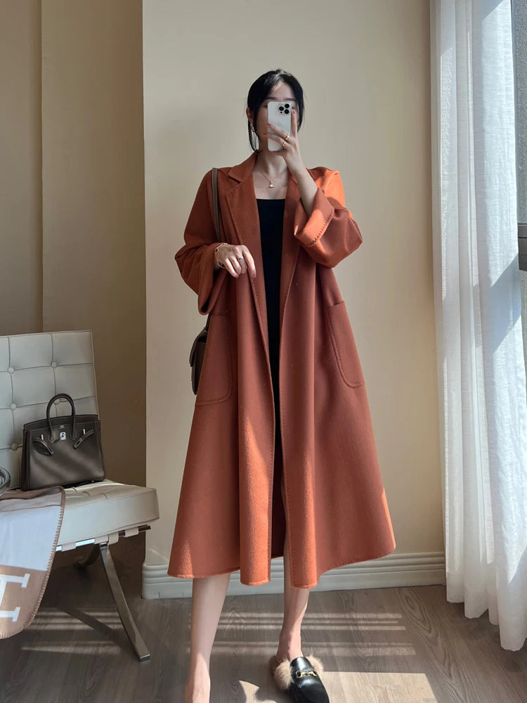 Manteau long femme à ceinture et col revers – CLEVI Paris